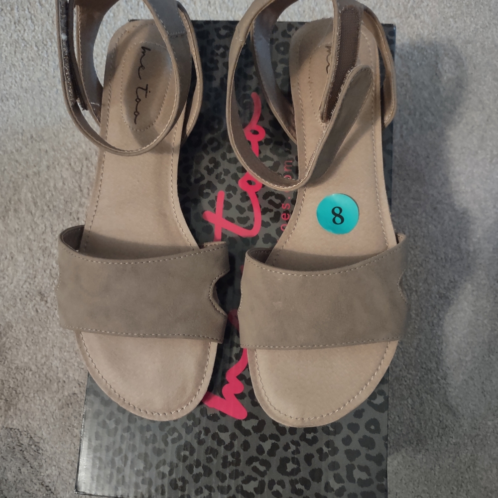 me too Taupe Women's Sandals. Size 8